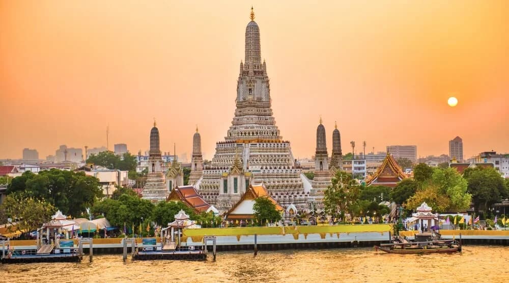 Chiang Mai Thailand — temples and mountain scenery